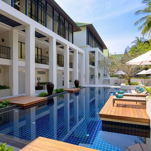 Sejur Outrigger Surin Beach Resort vacanta Bang Tao Beach