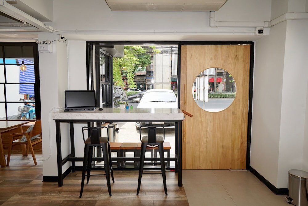 T Hostel At Victory Monument