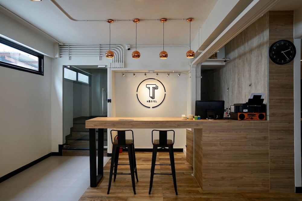 T Hostel At Victory Monument