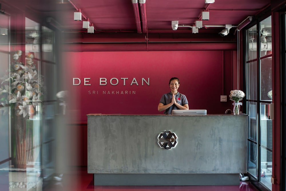 De Botan Srinakarin Hotel & Residence