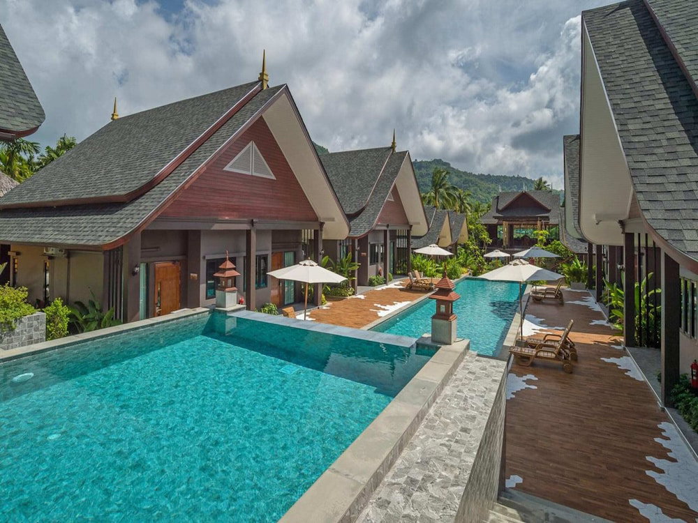 Hotel The Scene Cliff View Villas