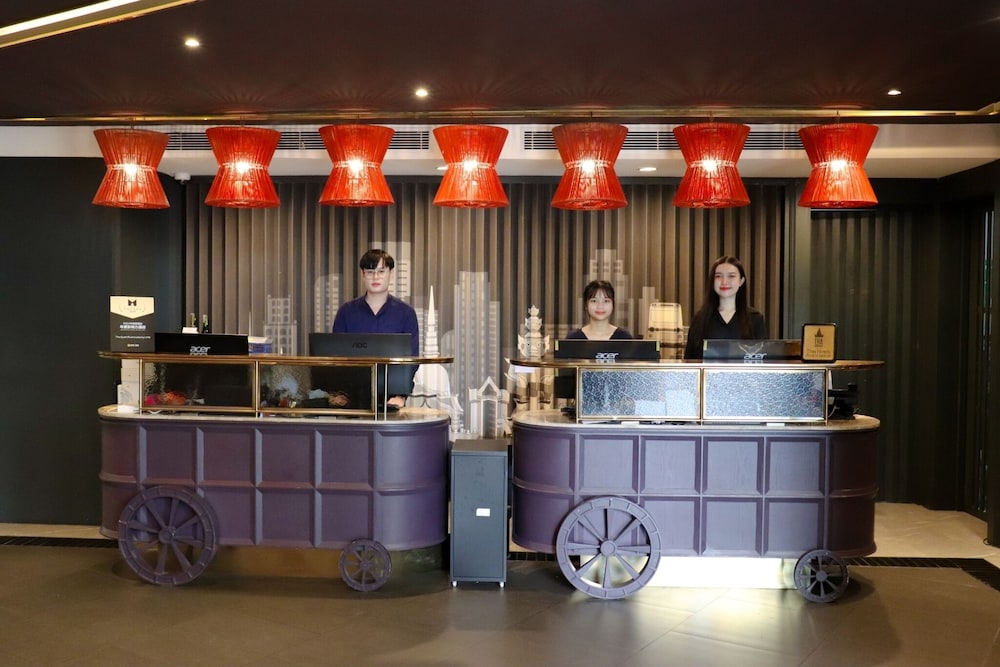 Hotel The Quart Ruamrudee By Uhg