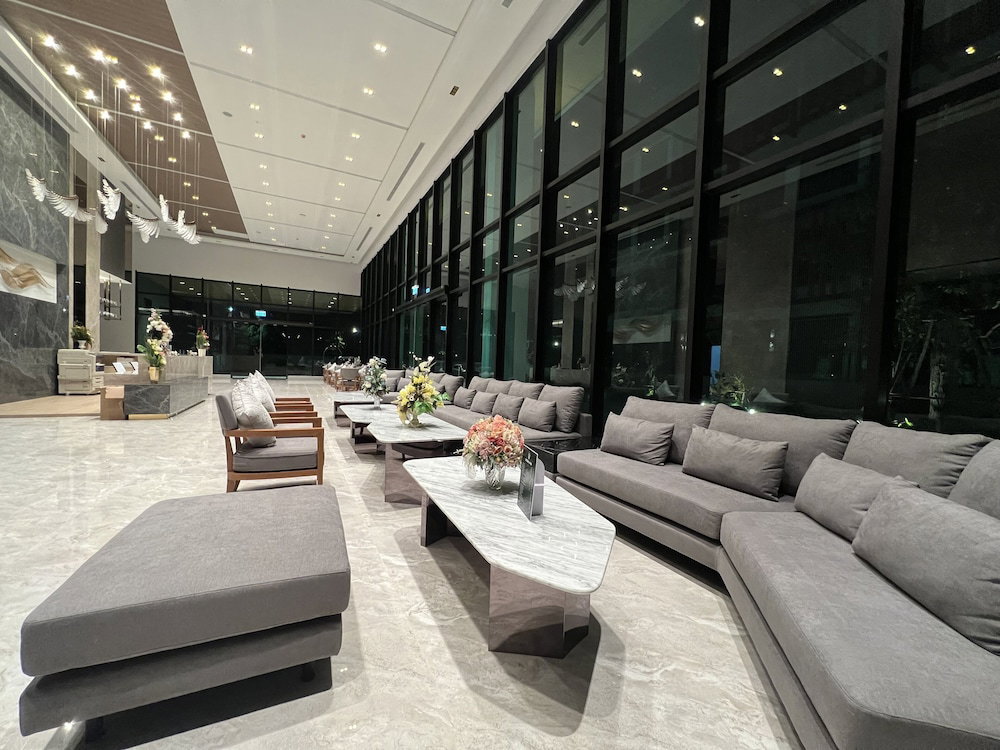 Crystal Srivaree Suvarnabhumi Hotel