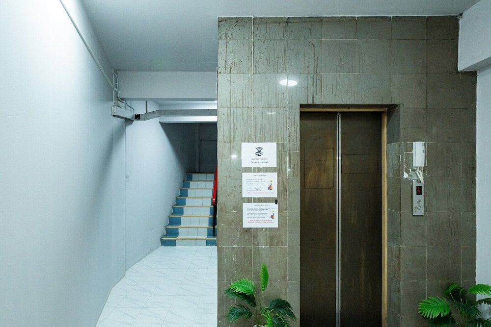 Bob House Mrt Hua Lamphong