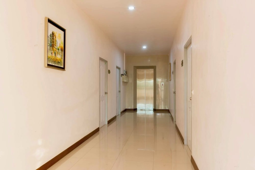 Ree Riverside Hotel