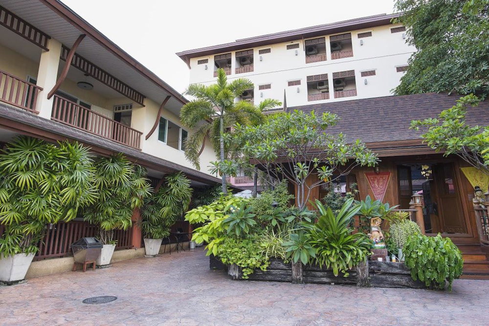 Hotel Orchid Resort