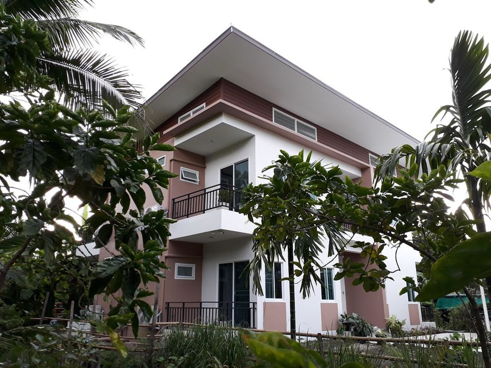 Hotel Baan Klangsuan Bang Korbua