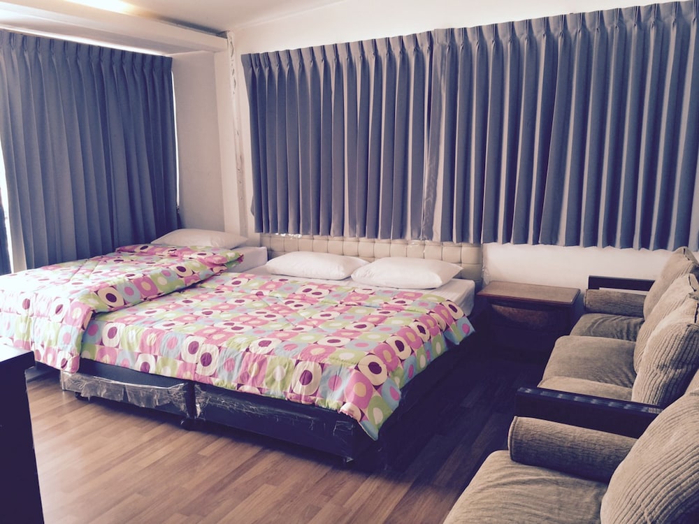 Nine Place Sukhumvit 40 - Hostel