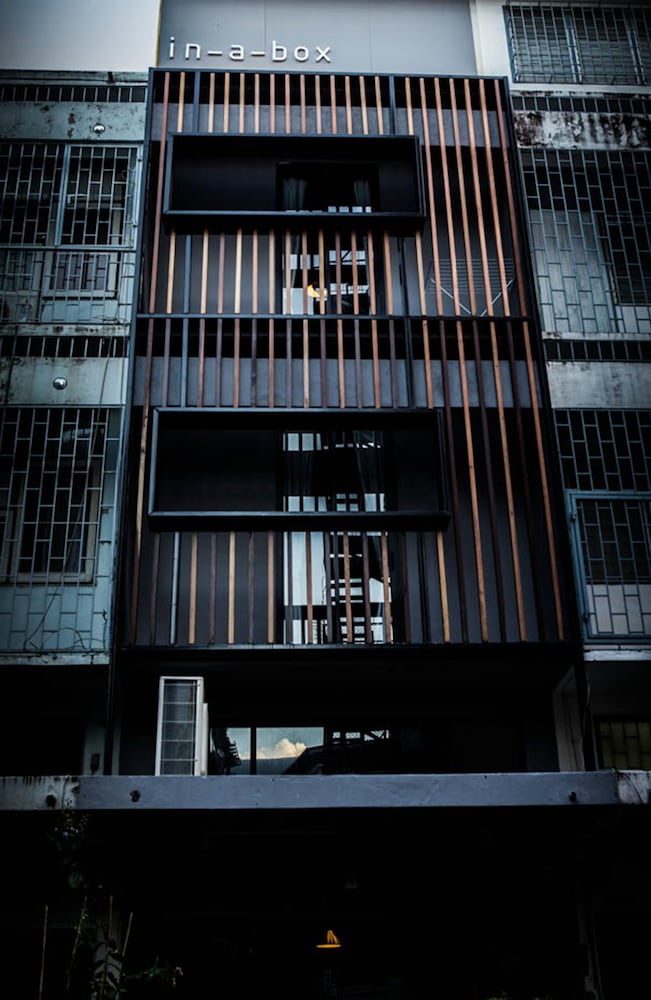 Hotel In A Box Hostel