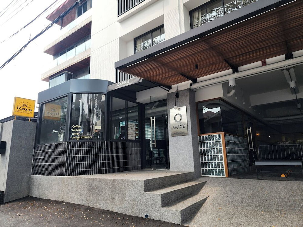 Hotel Q Space Sathorn - Narathiwas 18