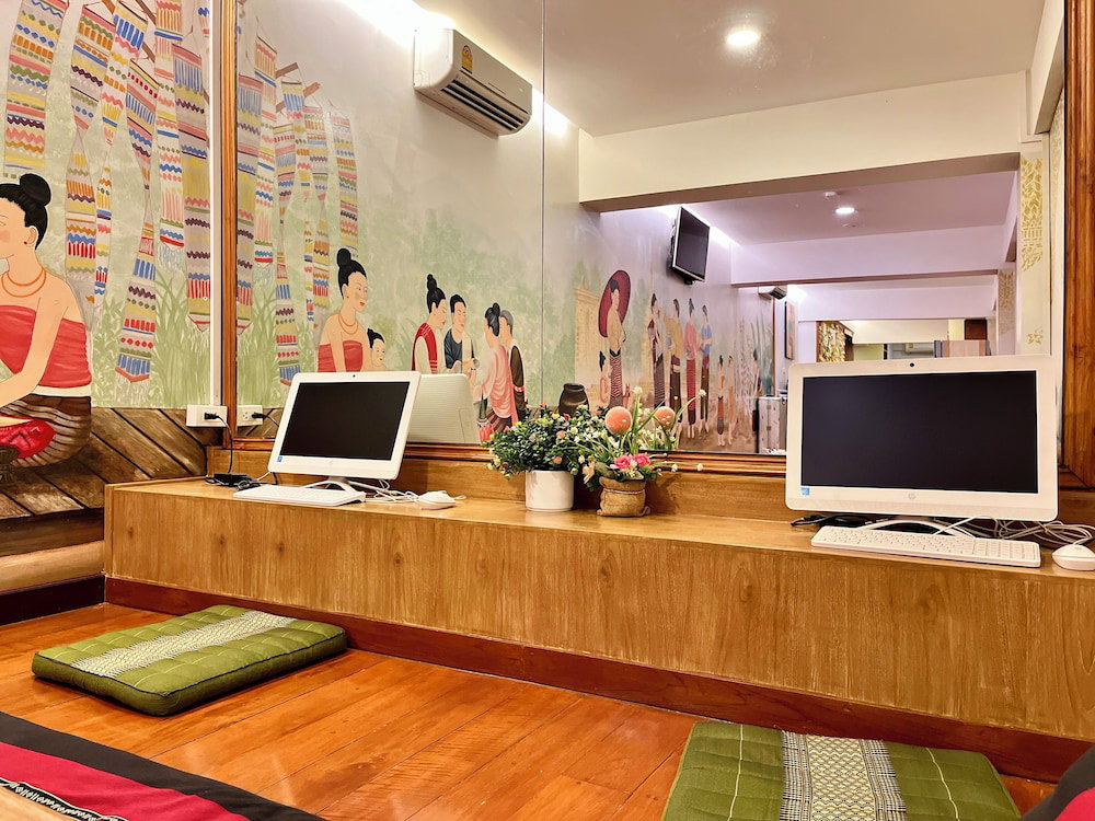 Mariya Lady Hostel At Suvarnabhumi Airport - Female Only