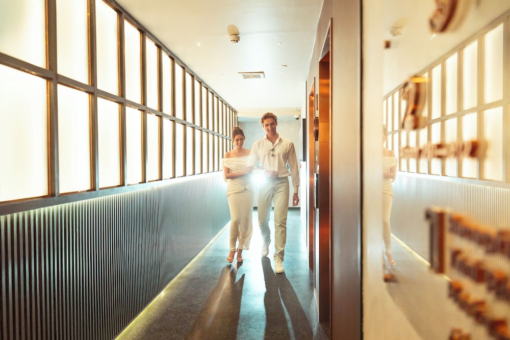 The Gravitique Hotel Khaosan