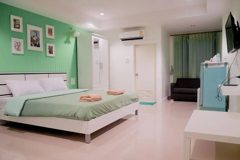 Uj Apartment