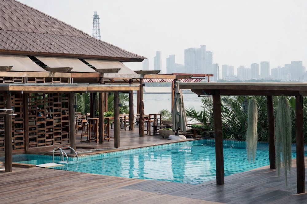 Hotel Baan Krai Nao The Riverfront