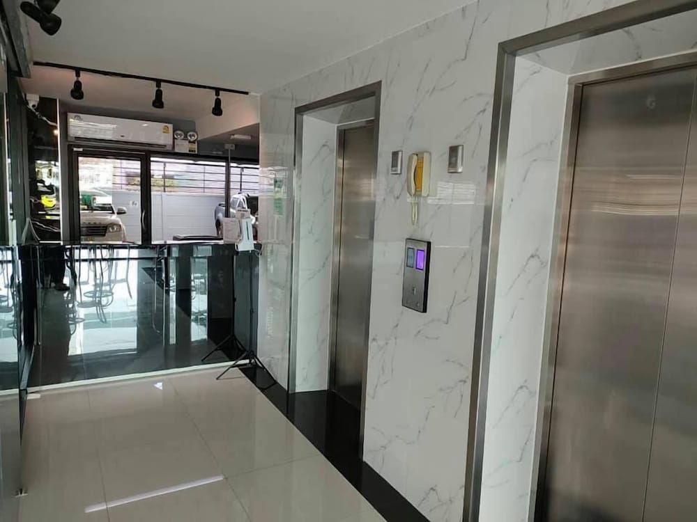 At 81 Hotel