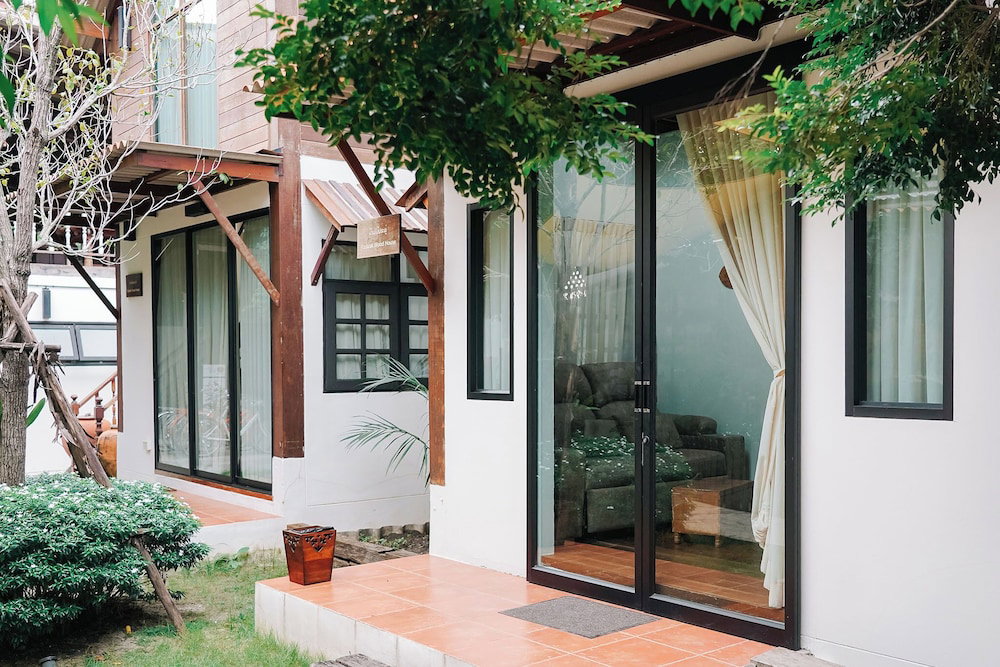 Hotel Baanrongmai Canal Front Homestay