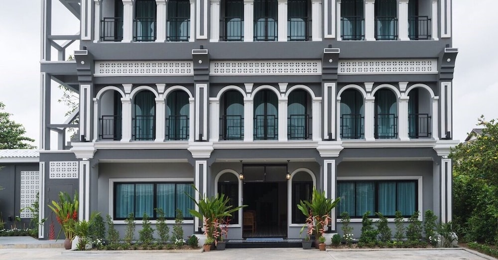 Hotel The Besavana Phuket