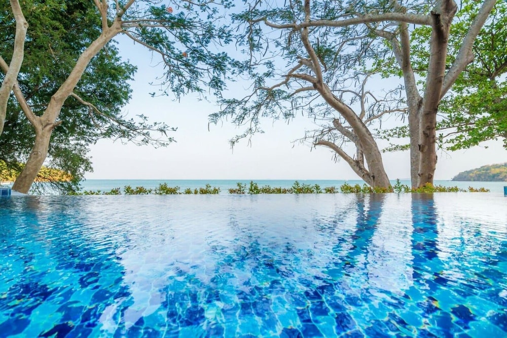 Hotel Koh Sirey Beachfront Pool Villa