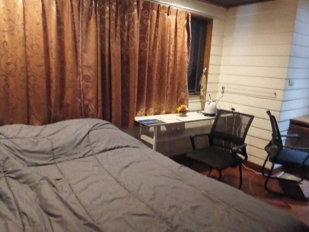 Hotel Spacious City-View Apartment With Modern Amenities In Krung Thep
