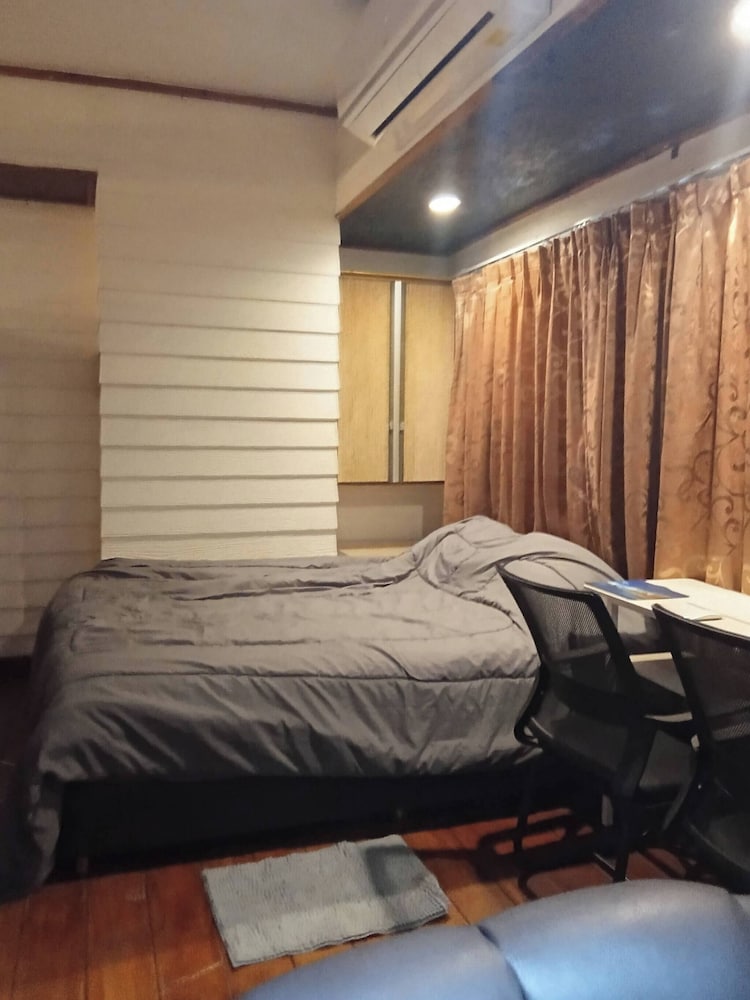Spacious City-View Apartment With Modern Amenities In Krung Thep