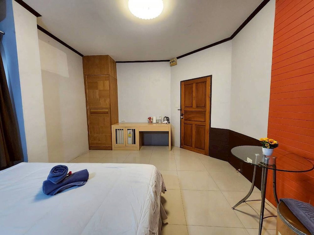 Hotel The Rest Phuket