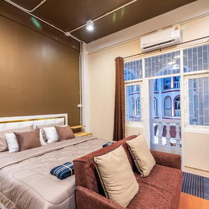 Hotel Queen On Street Guesthouse cazare Ban Talat Nua
