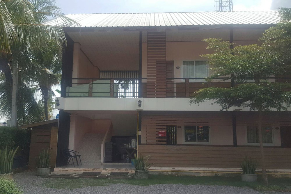 Hotel Charlee House