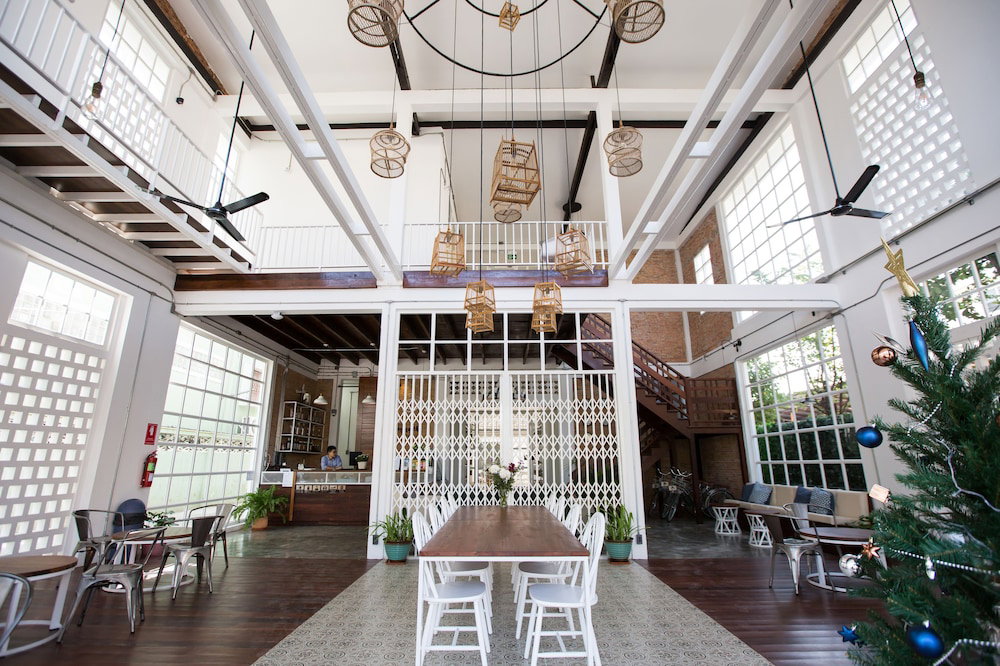 Hotel Memmoth Cafe & Hostel In Lampang