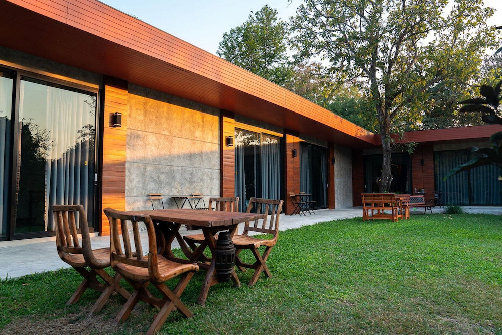 Hotel Bhupimarn Garden House