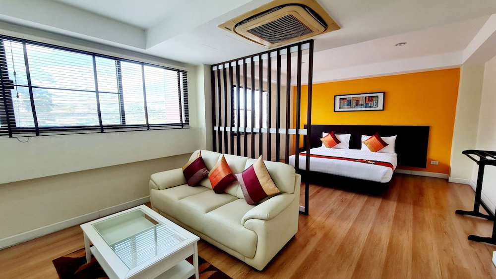 Hotel Tp House @Town