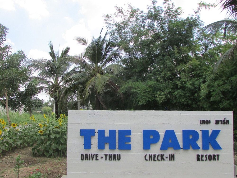 Hotel The Park Drive-Thru Check-In Resort