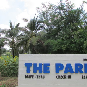 Hotel The Park Drive-Thru Check-In Resort cazare Sai Mai