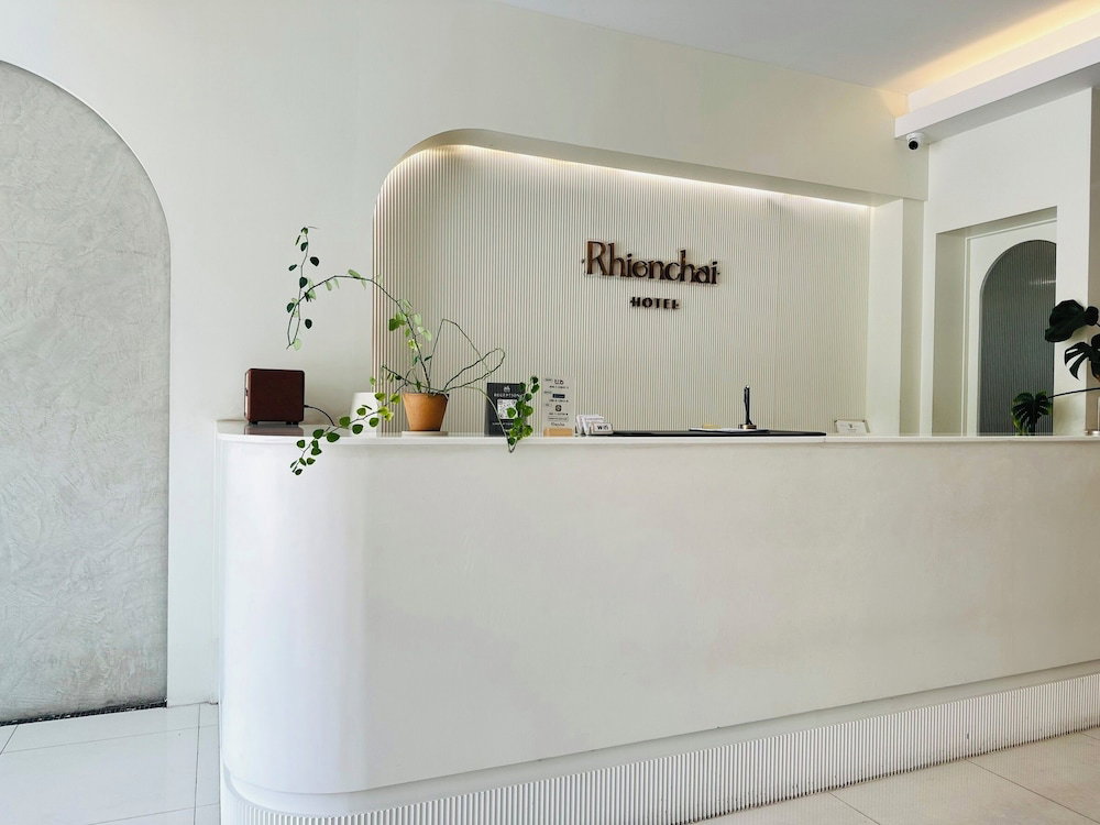 Hotel Rhienchai Place