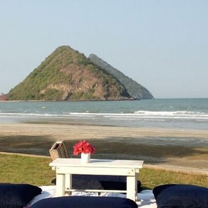 Hotel Brassiere Beach Resort cazare Sam Roi Yot