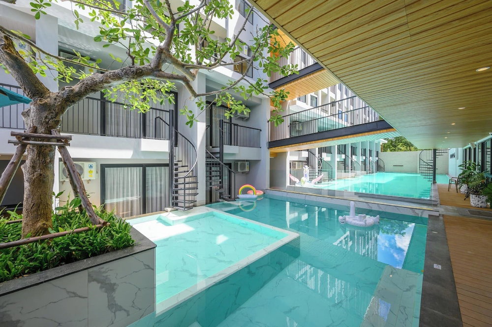 Hotel Tour De Phuket Hotel