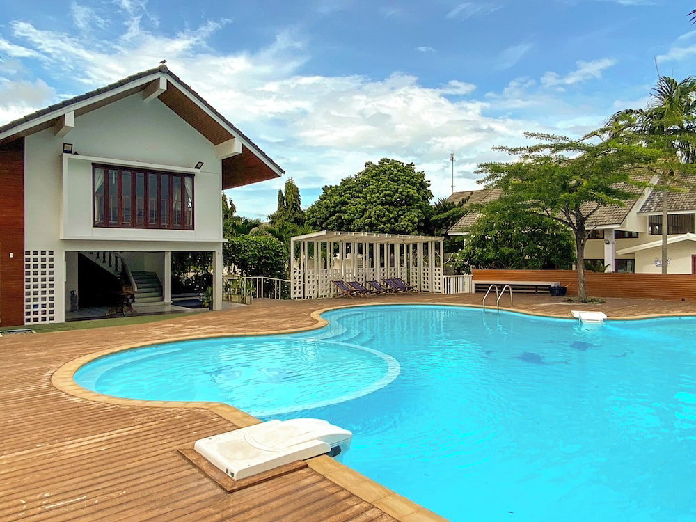 Hotel Bang Saphan Resort