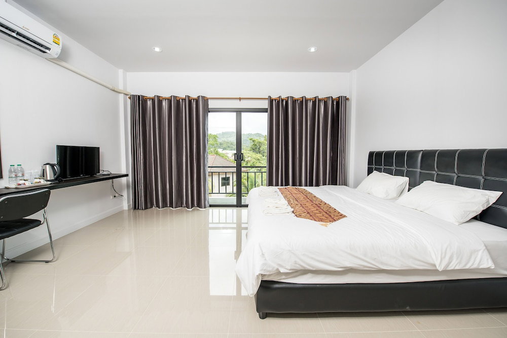 Hotel Mr. T Kamala Room