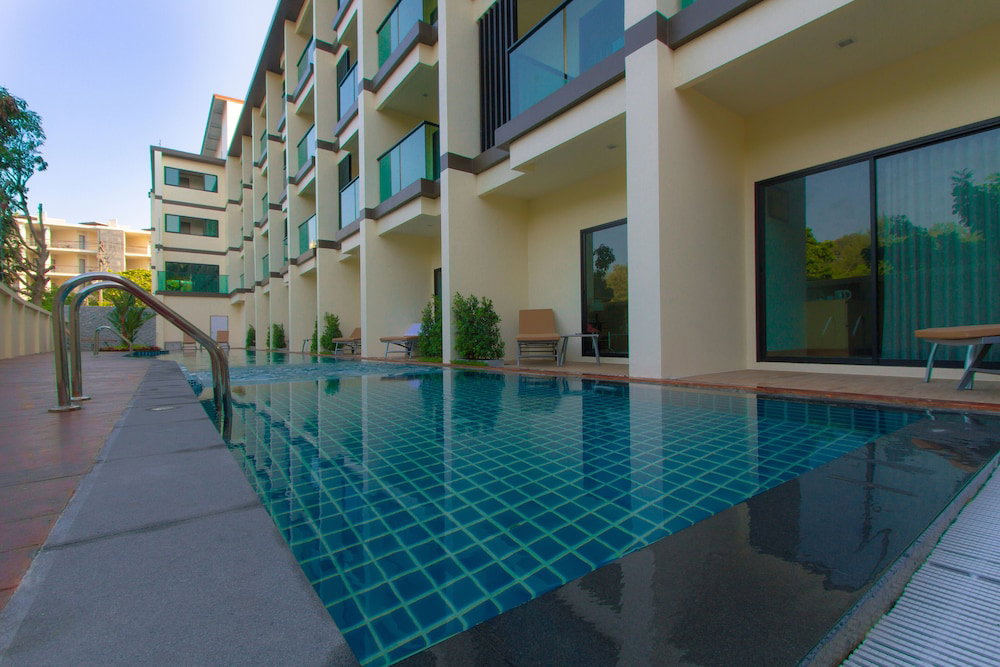 Hotel Airport Beach Hotel Phuket