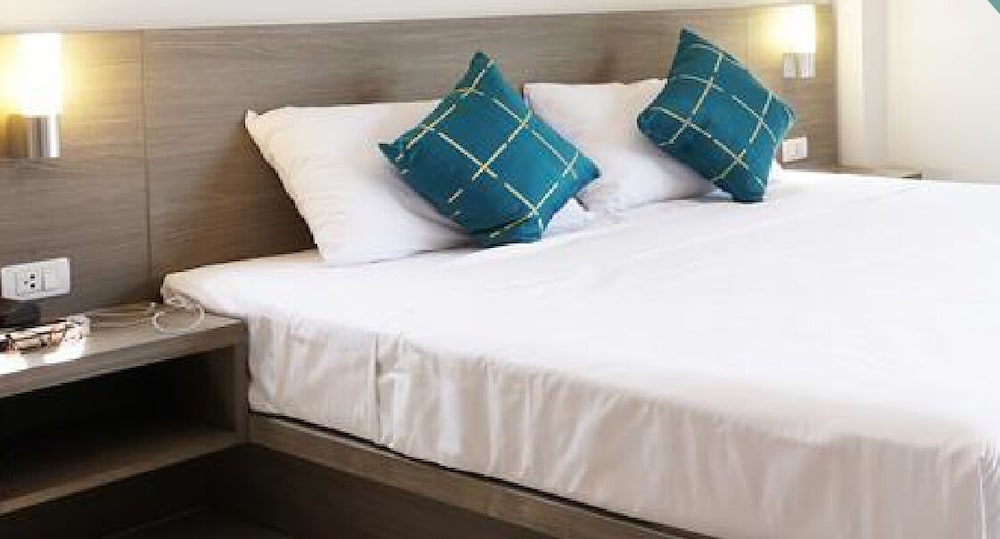 Hotel Pensiri House