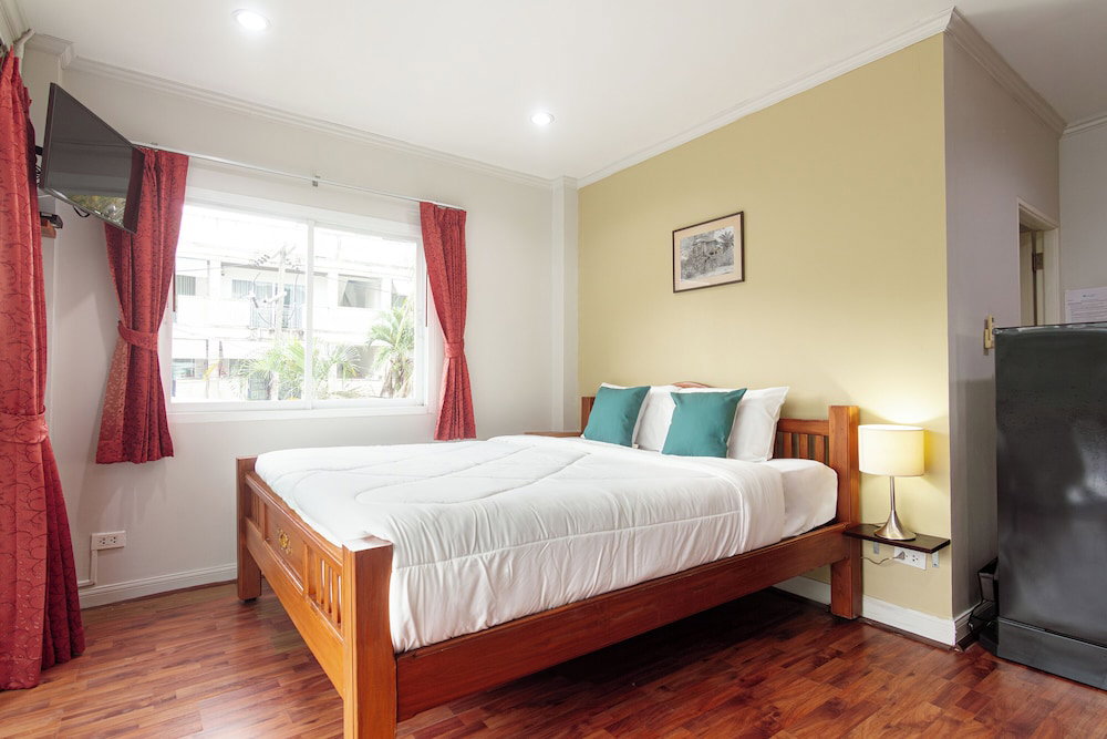 Hotel Kamala Beach Residence