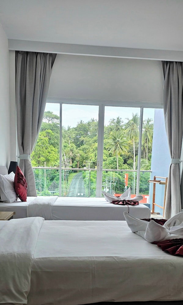Hotel Am Surin Place