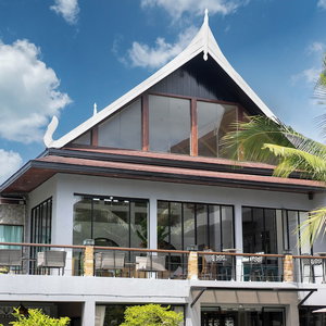 Hotel Howard Johnson By Wyndham Phuket Naiyang cazare Suwannaphum