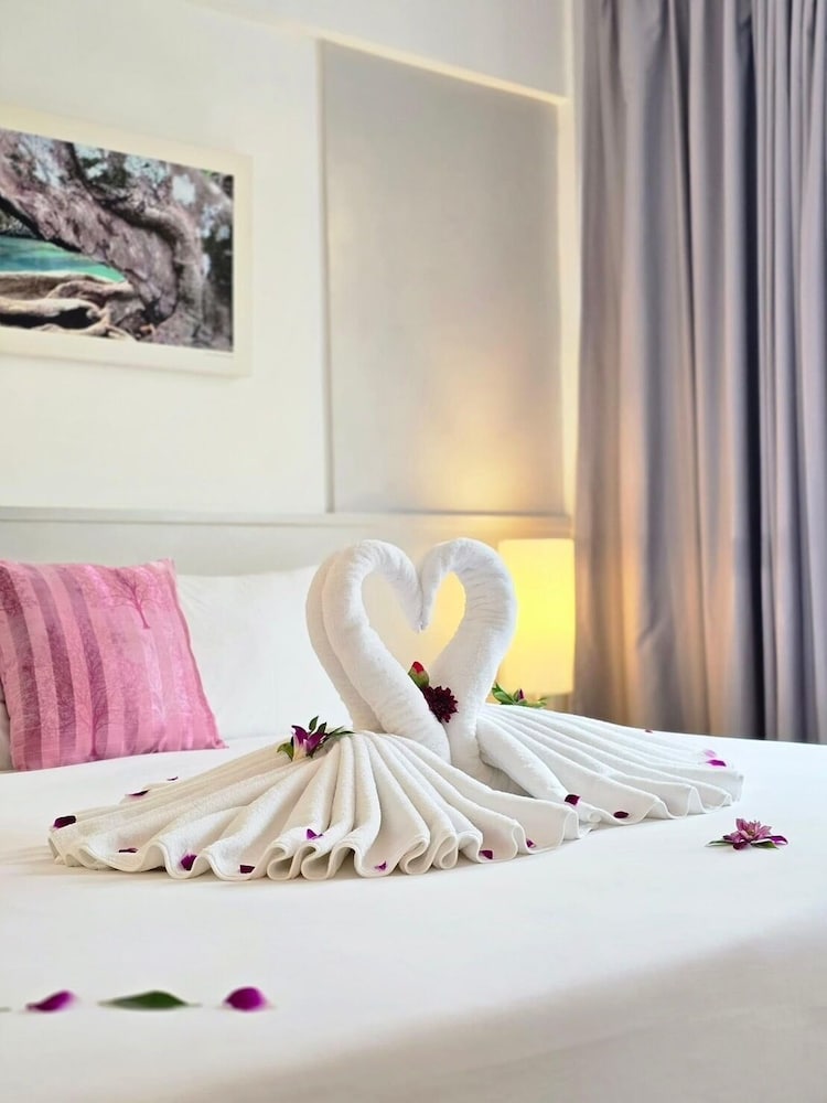 Hotel On Hotel Phuket