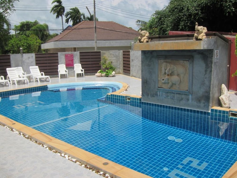 Hotel Forest Bungalows & Mama's Restaurant