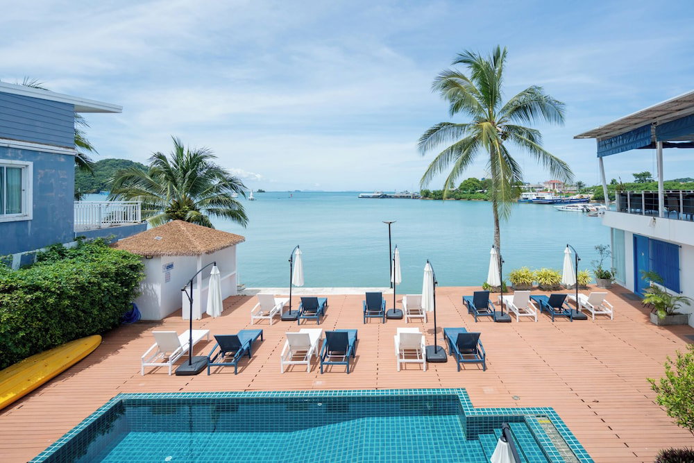 Hotel Phuket Boat Quay Hotel Panwa Beach