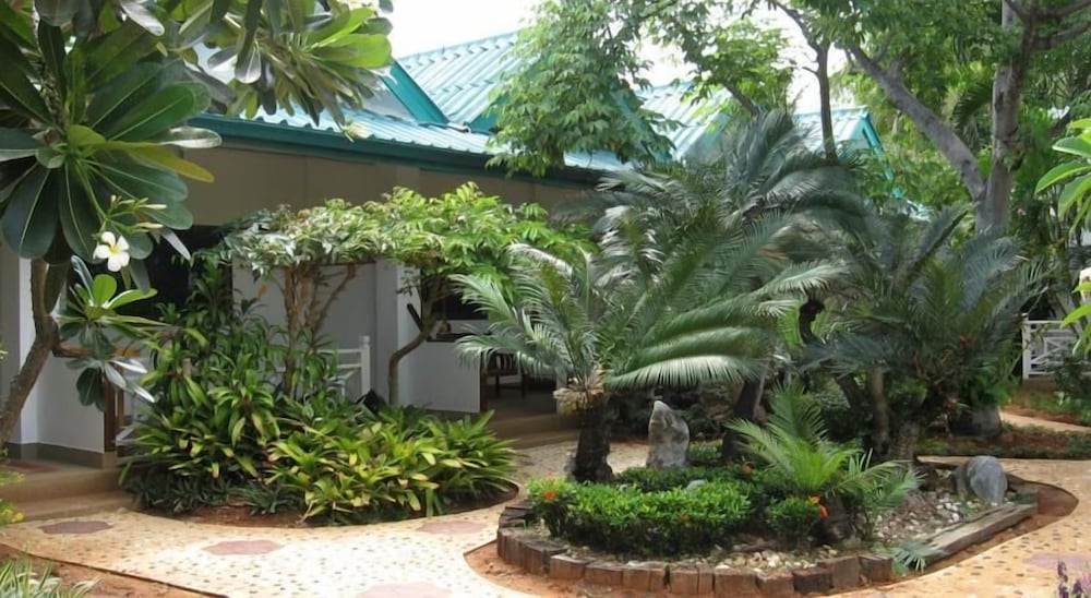 Hotel Samroiyod Holiday Resort