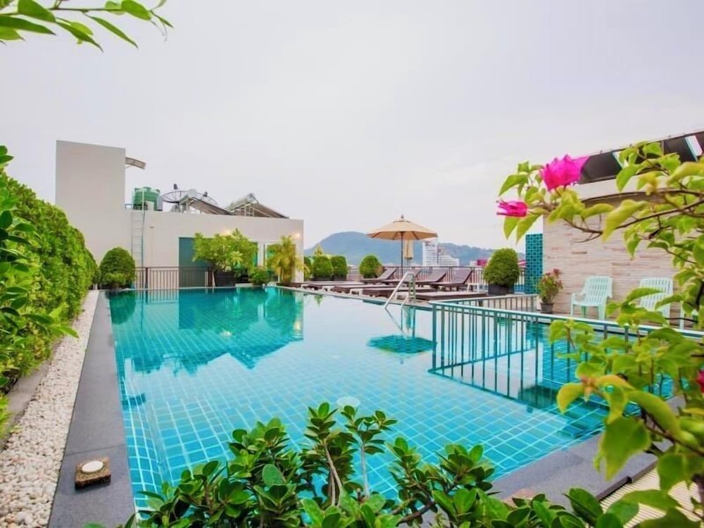 Hotel 77 Patong Hotel & Spa