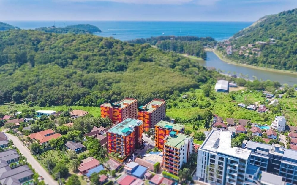 Hotel Naiharn Pearl Condo Hotel By Villacarte