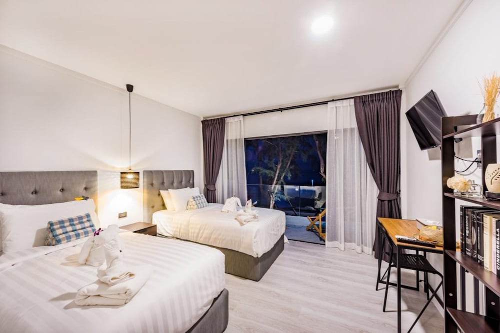 Hotel Thai Kamala Beach Front
