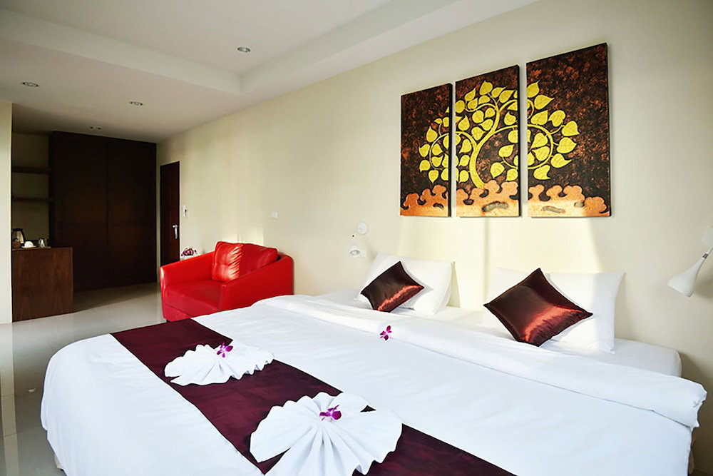 Hotel At Kamala Hotel